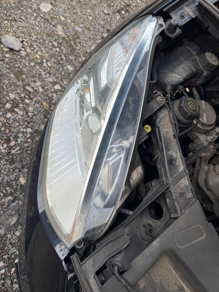Ford Galaxy MK3 left headlight
