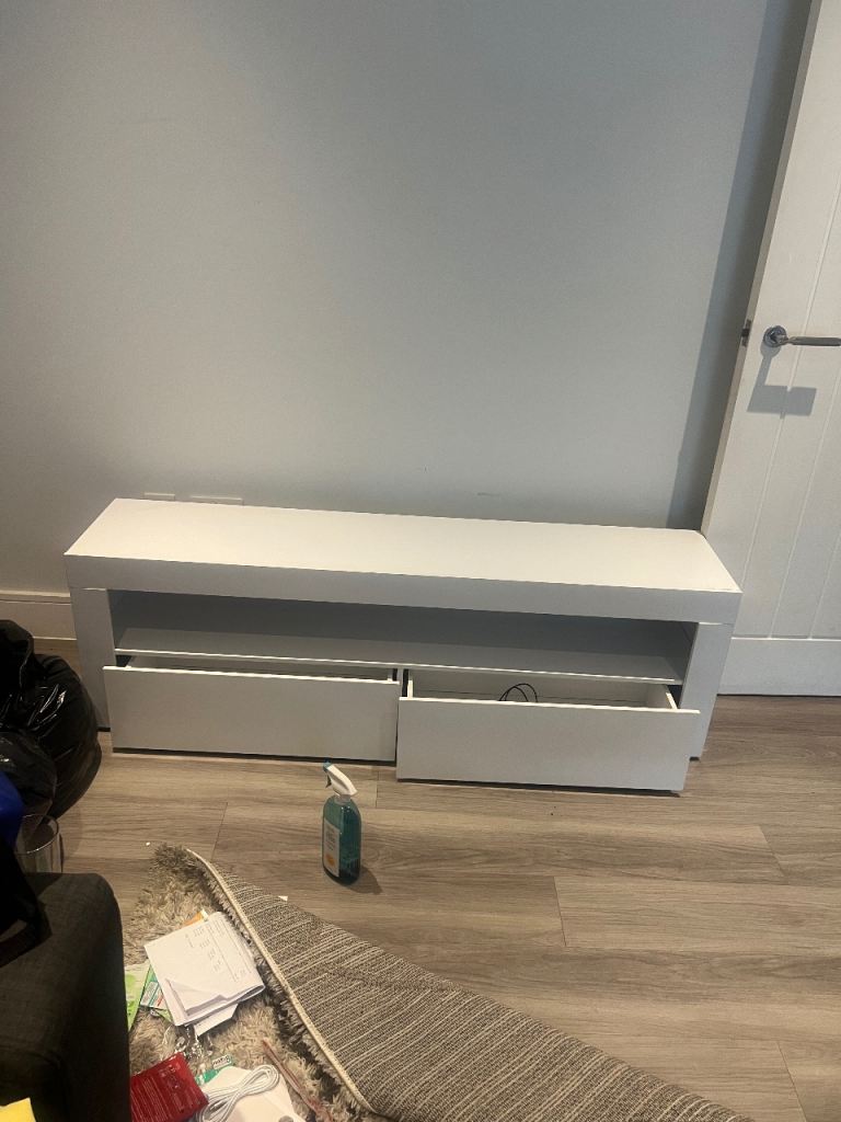 Tv stand- free