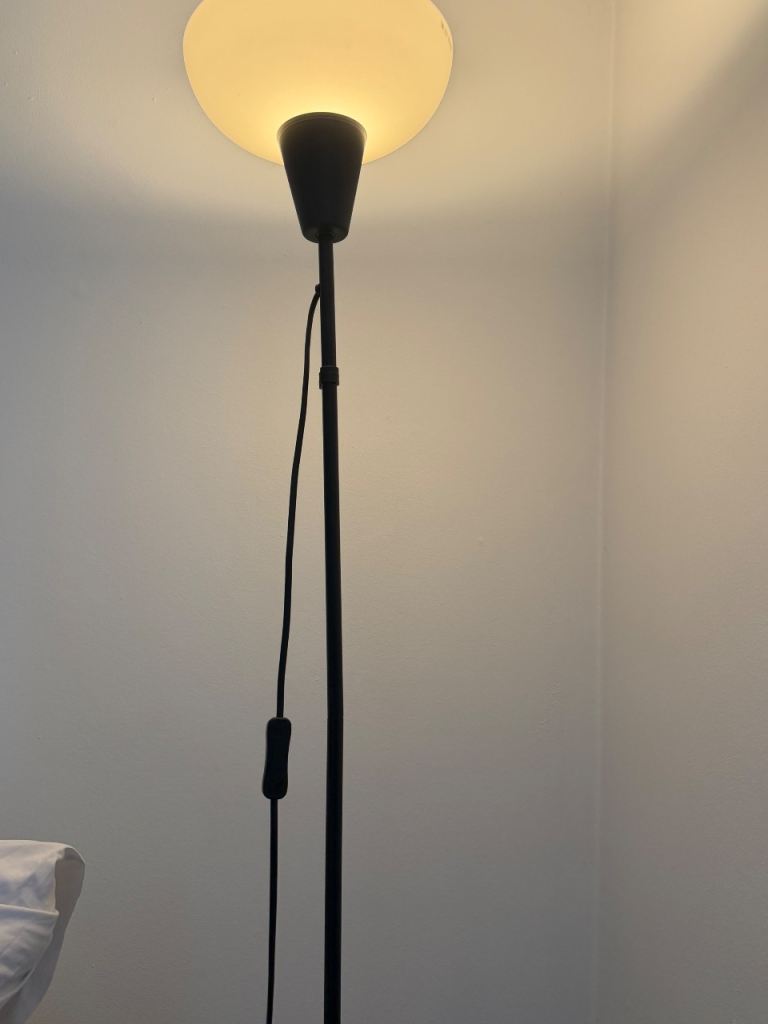 Basic floor lamp