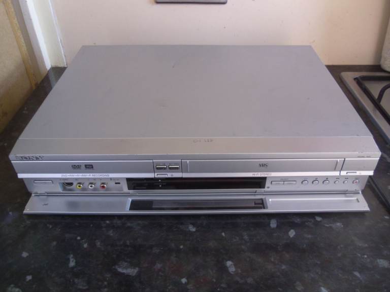 Quantity of VHS Video / DVD Recorders Players Part Working / Faulty Available separately or in bulk