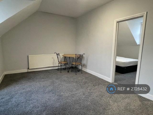 1 bedroom flat in Brook Street, Luton, LU3 (1 bed) (#2728432)