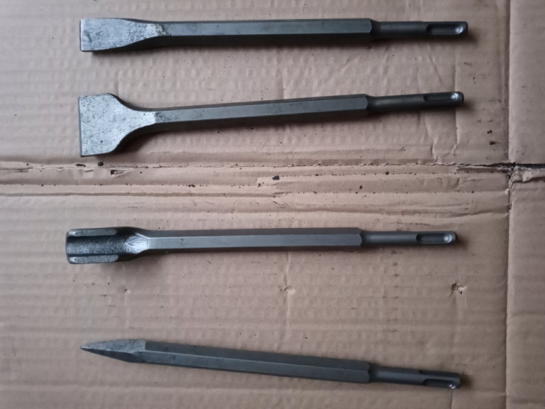 4 x Tools - BITS / CHISELS - various shapes.  Unused