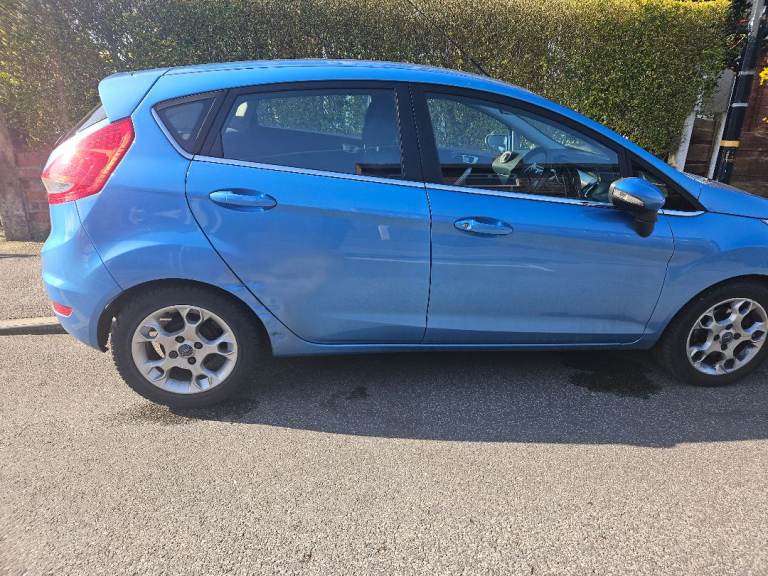 Ford fiesta rear door window 