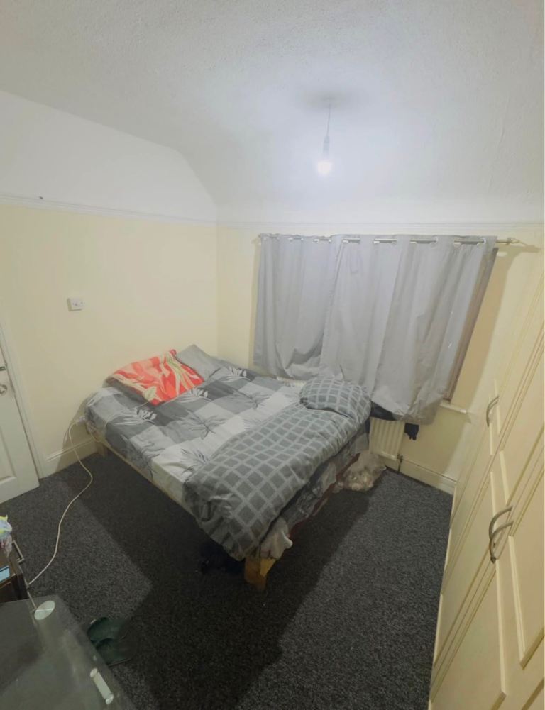 Double Room Available Ub3