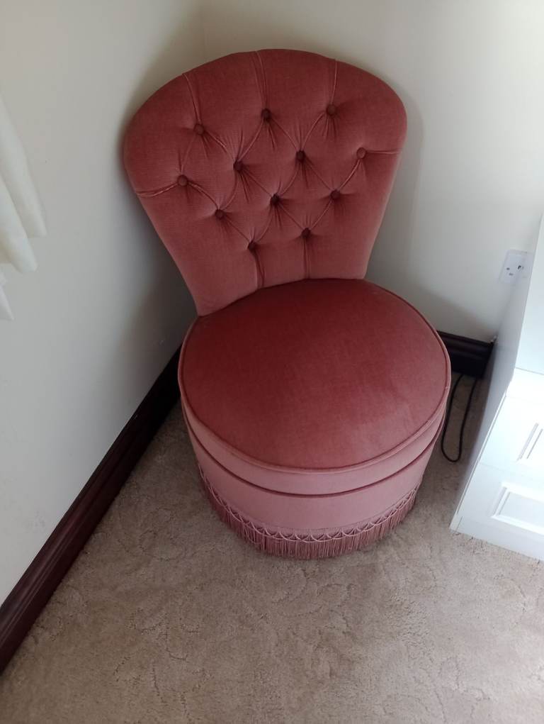 Bedroom chair 
