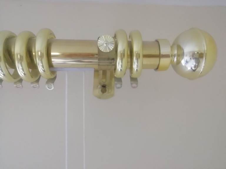 Curtain pole. Polished gold with glide cord and fitted eyelet curtain rings