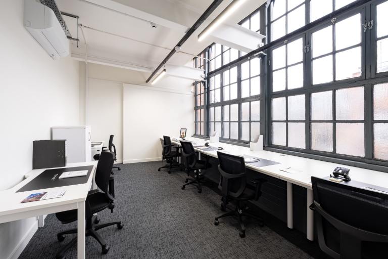 Leicester - LE15FQ \ Office with 4 Desks for Rent