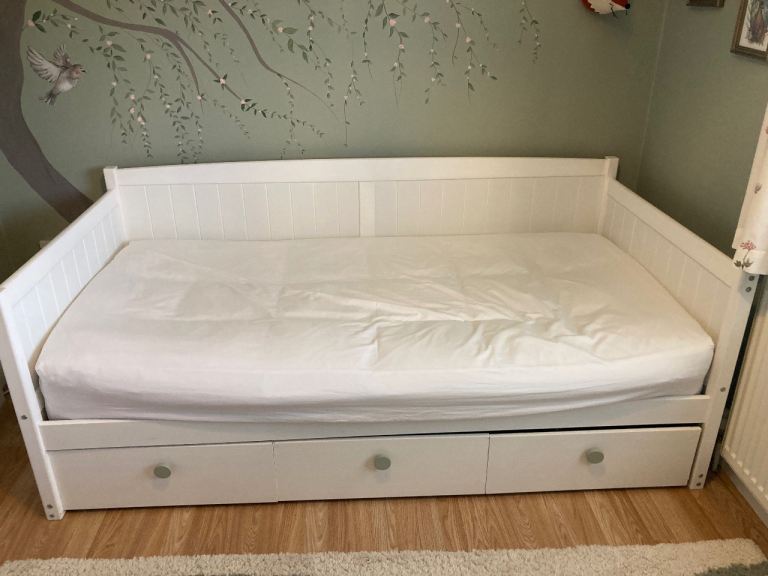 Single wooden day bed with drawers 