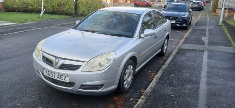 Vauxhall Vectra 1.8 litre petrol manual with long mot till end of November 2026 