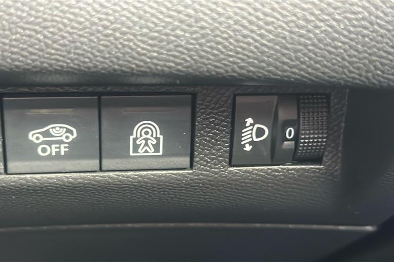  Peugeot 208 1.2 Puretech Allure Hatchback 5dr Petrol Manual Euro 6 s/s 100 Ps