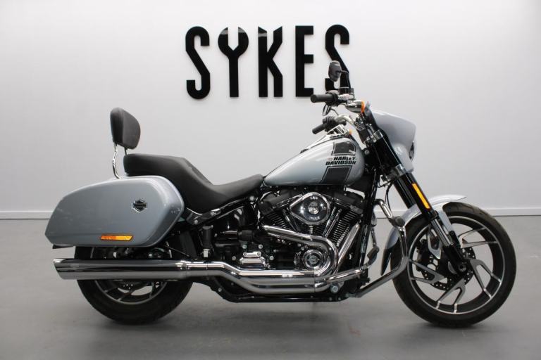 Harley-Davidson FLSB Softail Sport Glide in Atlas Silver 