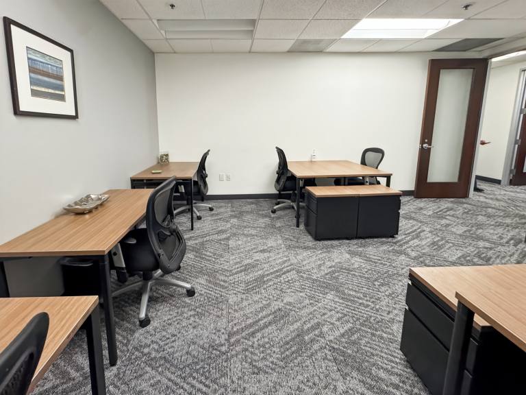 London - EC4A 3AG \ Large Office for Rent Configured for Your Team