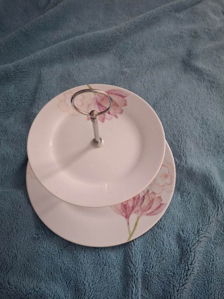 China cake stand.