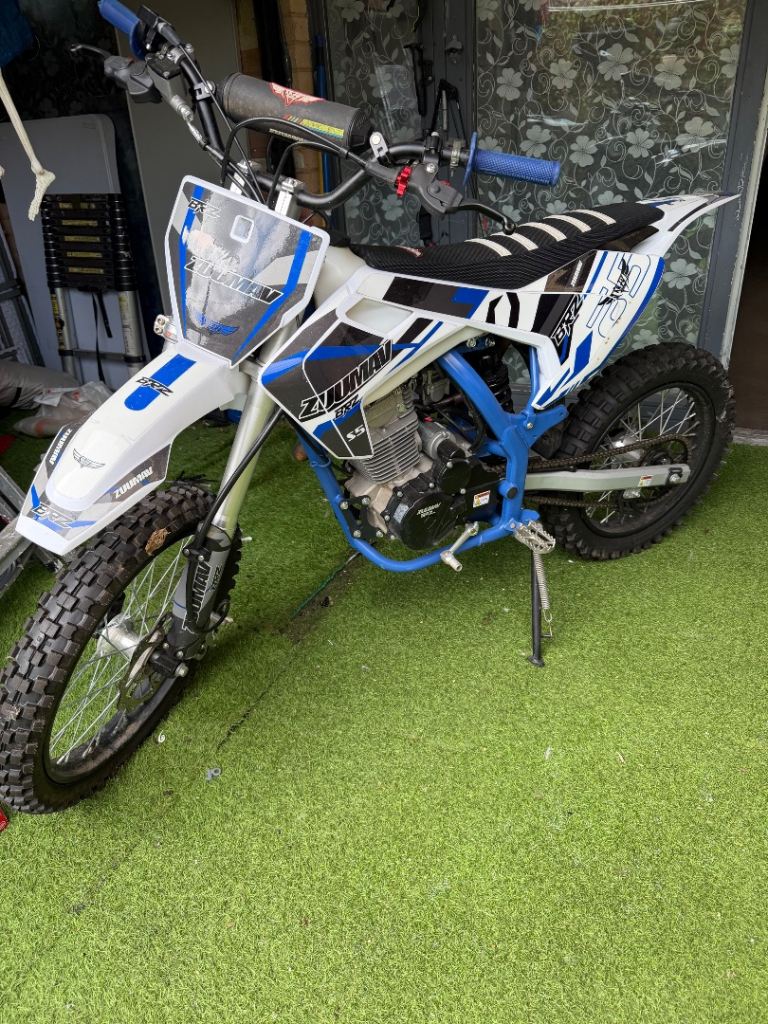 2025 brand new never used dirt bike 