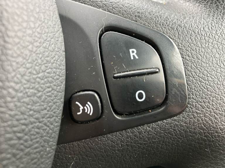 2020 Renault Trafic LL30 ENERGY dCi 120 Sport Nav 9 Seater Standard Roof Minibus DIESEL Manual