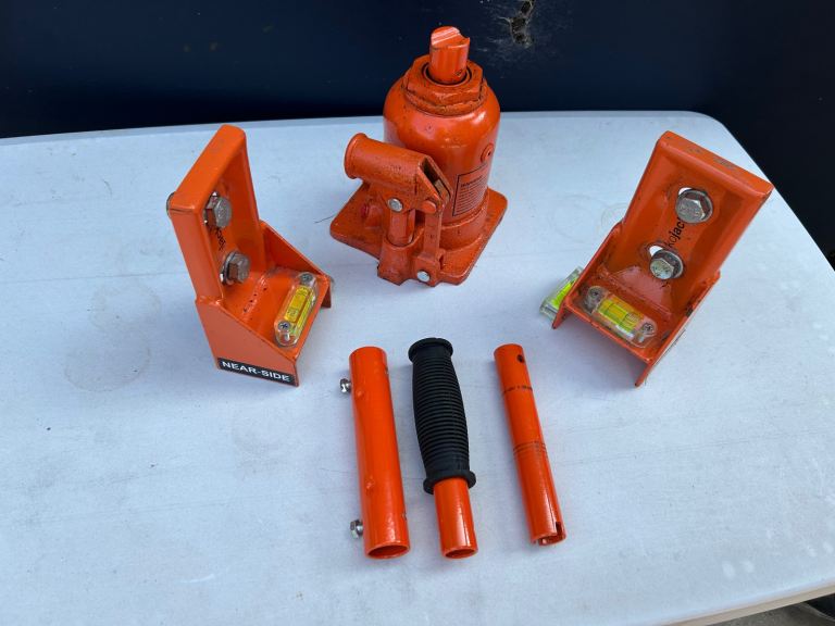 Kojack hydraulic caravan jack