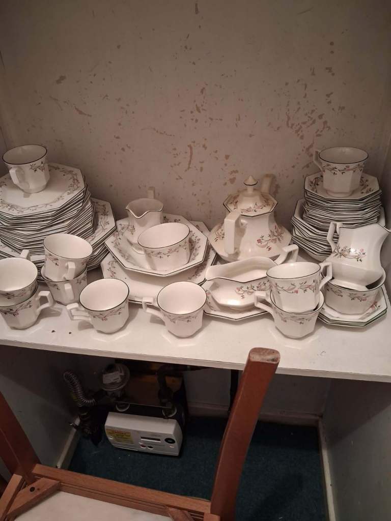 Johnson Brothers Eternal Beau Dinner Set - Made in England