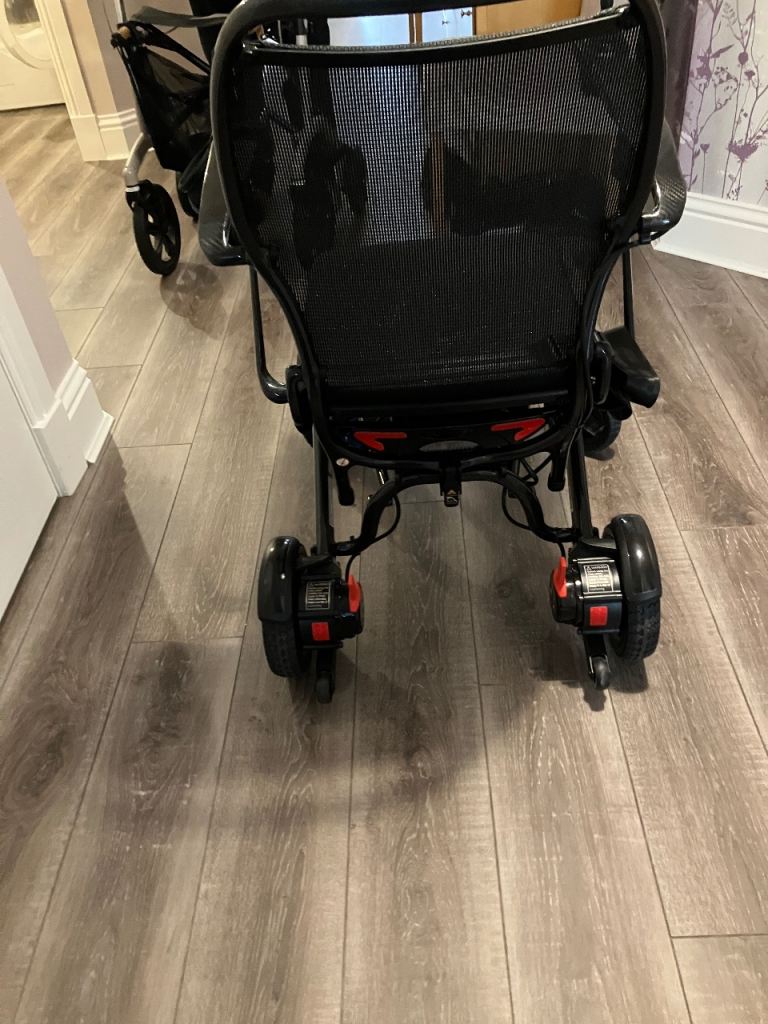 Electric wheelchair 