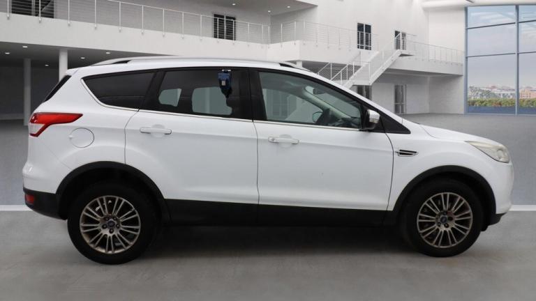 2014 Ford Kuga 2.0 TDCi Titanium 5dr ++ DAB / 7 SERVICES / BLUETOOTH ++ HATCHBACK Diesel Manual