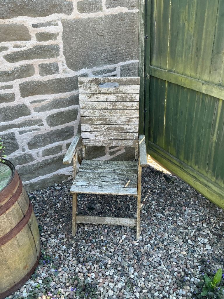 FOLDING WOODEN GARDEN CHAIRS x 4