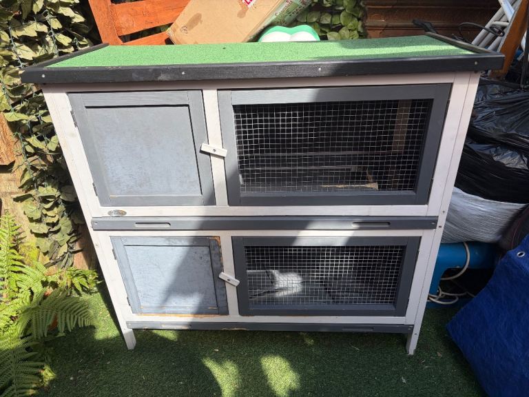 Garden rabbit hutch 