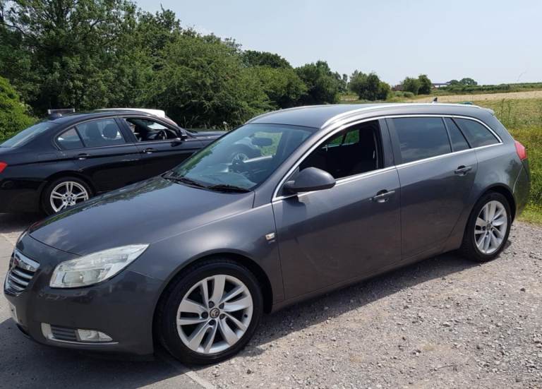 2012 Vauxhall Insignia SRi Sports Tourer 2.0 CDTi, 6-speed manual.