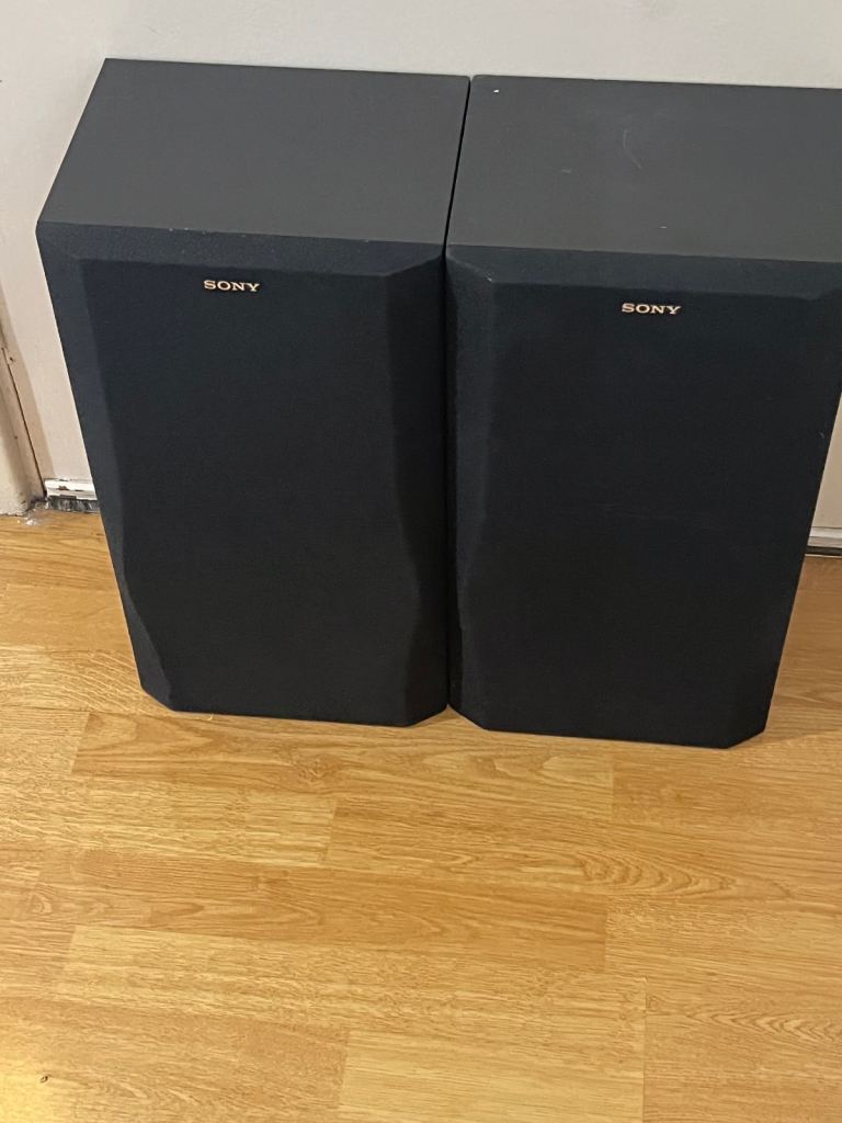 Sony speakers  Large Sony speakers wired not Bluetooth £25