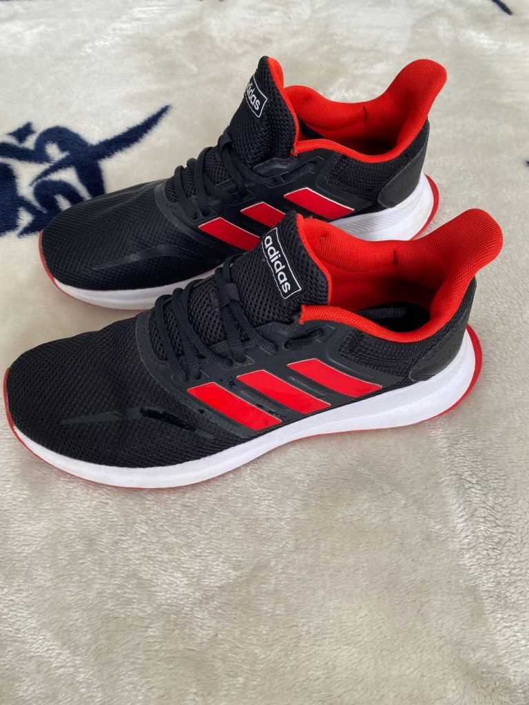 PRE-OWNED ADIDAS TRAINERS UK SIZE 7 
