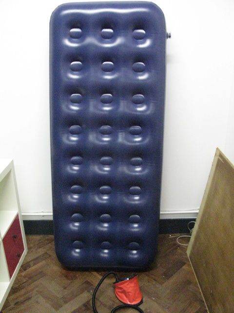 Single mattress Highlander Airbed with foot pump