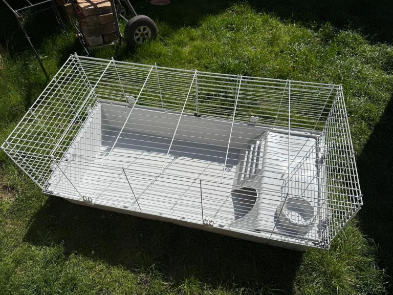 * RESERVED * Rabbit/guinea pig cage