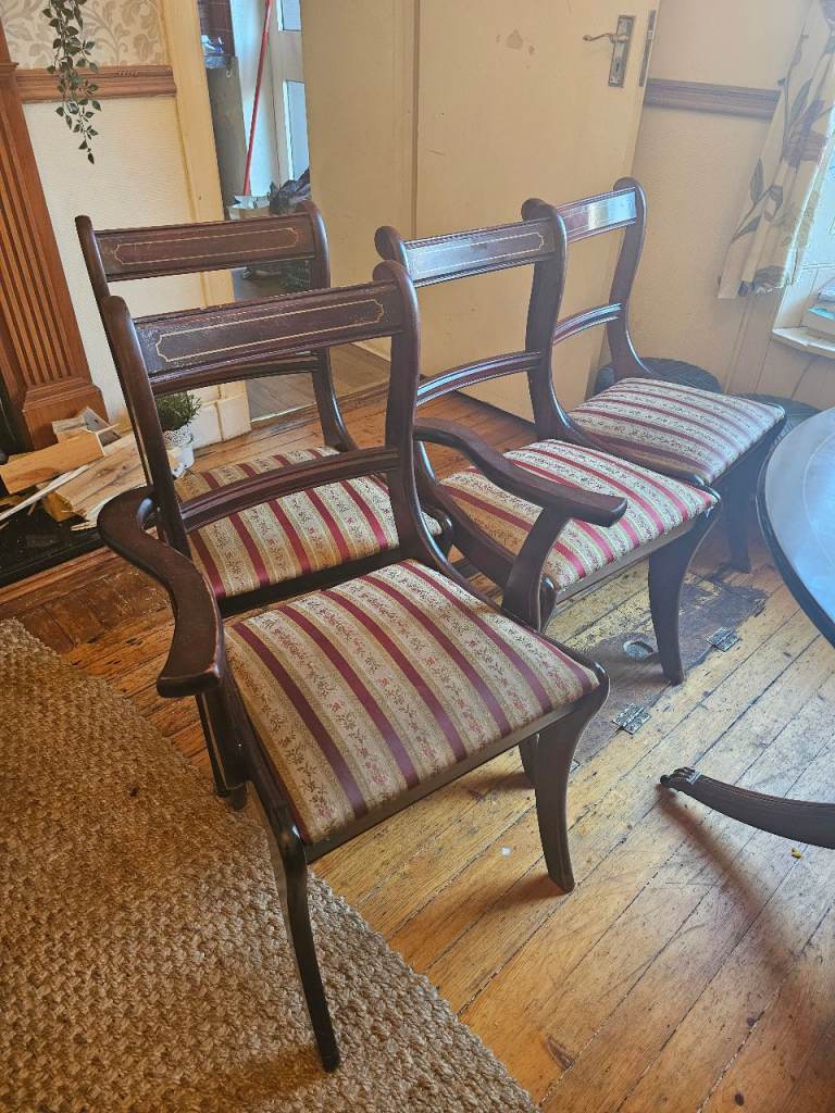 Dining table with 8 chairs 