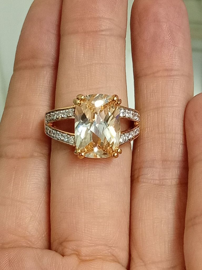 Stunning vintage morganite diamond 18 K rolled gold plated ring. 