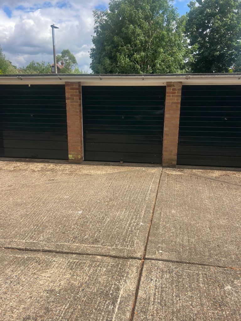 Garage for rent WD19 4PX