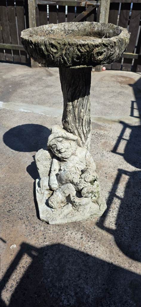 Bird bath garden statue 