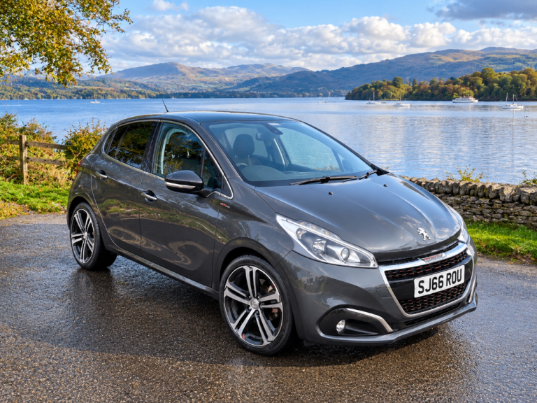 2016 Peugeot 208 GT Line Blue HDI SWAP/PX for a SUV