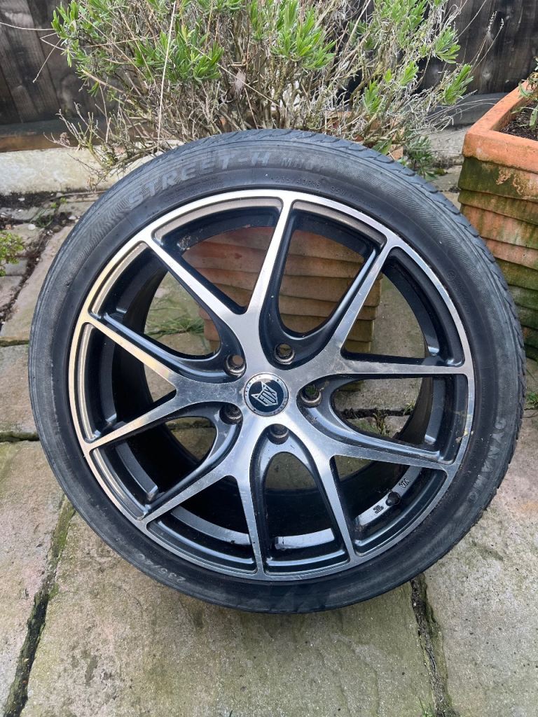 Low profile tyres