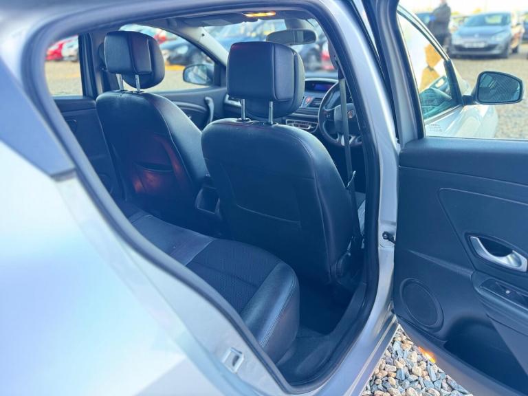 2009 Renault Megane 1.9 dCi Privilege Euro 4 5dr HATCHBACK Diesel Manual