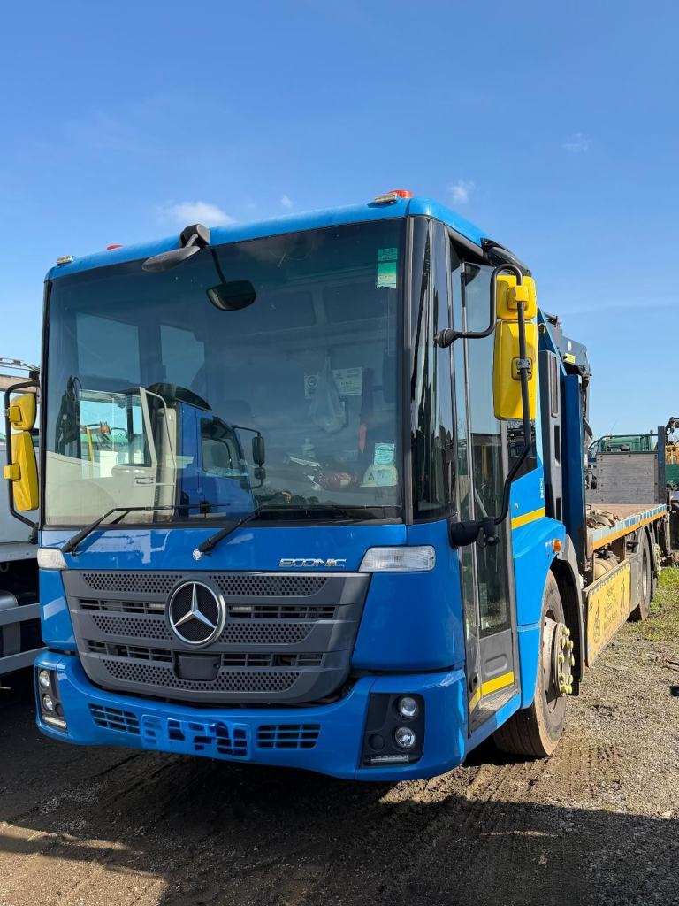 2017 Mercedes-Benz ECONIC FLATBED 26T WITH HMF 1430 CRANE