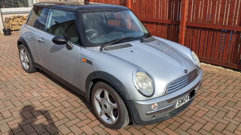 Mini Cooper breaking