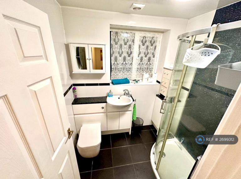 3 bedroom house in Tom Shepley Street, Hyde, SK14 (3 bed) (#2699312)