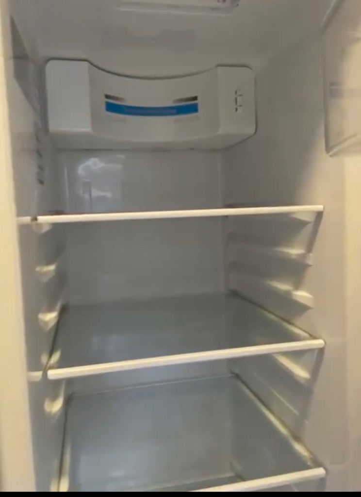 Fridge freezer 