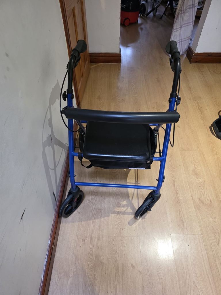 4 wheel rollator 