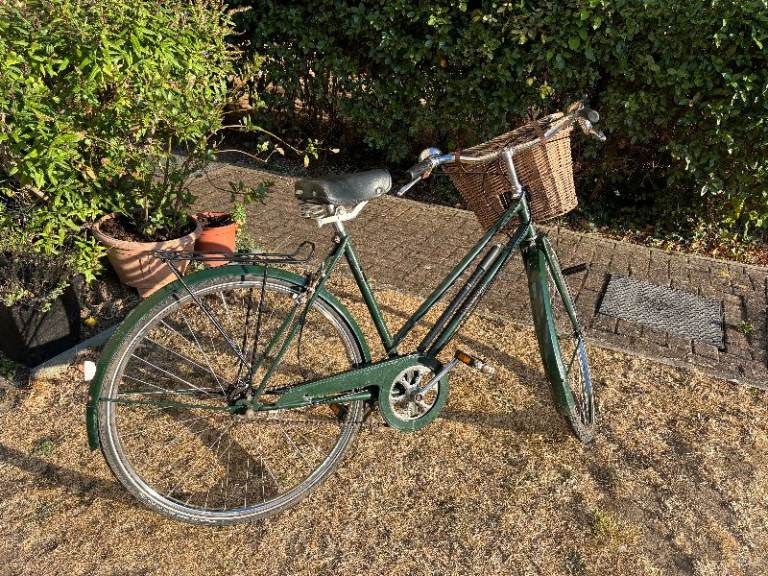 Beautiful Pashley Roadster Ladies Step Through Bike in British Racing ...