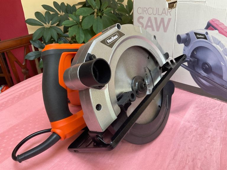  VonHaus Circular Saw 15/042. Power 1200w  Voltage 230v