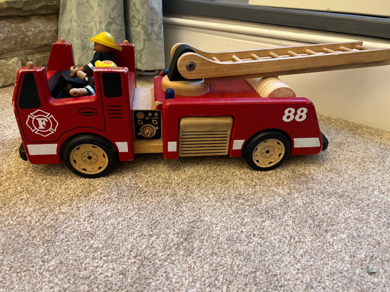 Wooden fire engine, 52cm, by Pintoy, lots of moving parts, long ladder, plus two firemen