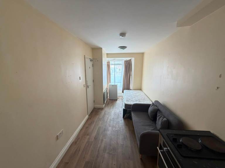 BENEFITS ACCEPTED - Self-Contained Studio Flat Available in Brimsdown Enfield EN3