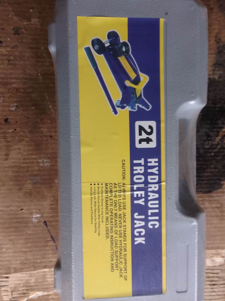 Trolley jack - new unopened car jack 