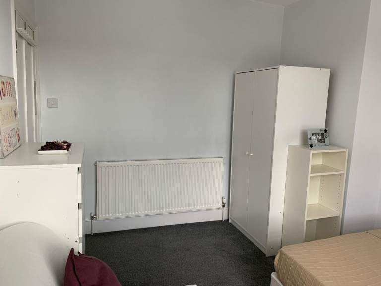 Room £399 per month