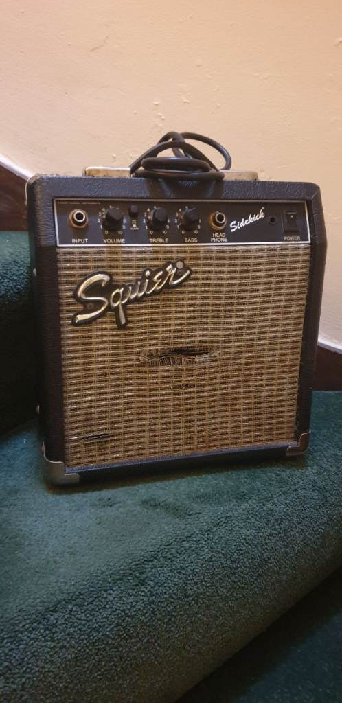 Squier Sidekick PR-357 Guitar Amp 28W with headphone jack, lead and strings 