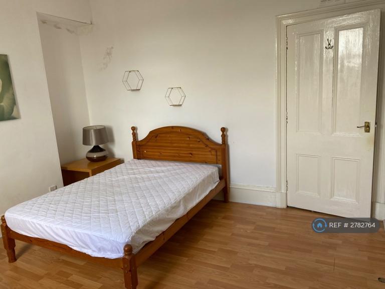 2 bedroom flat in Bedford Road, Aberdeen, AB24 (2 bed) (#2782764)